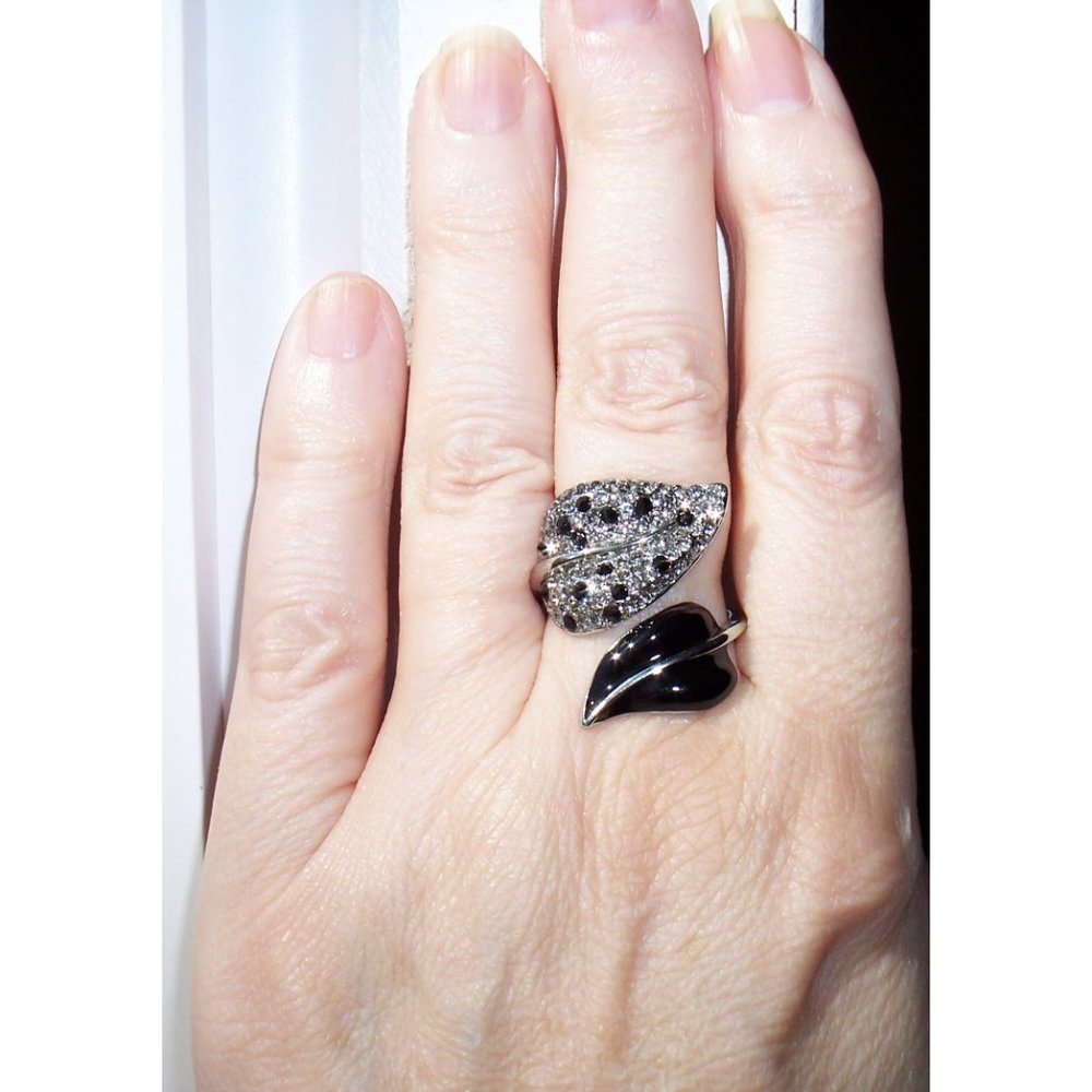 STAINLESS STEEL Black & Clear Crystals Leaf Ring - Picture 2 of 15